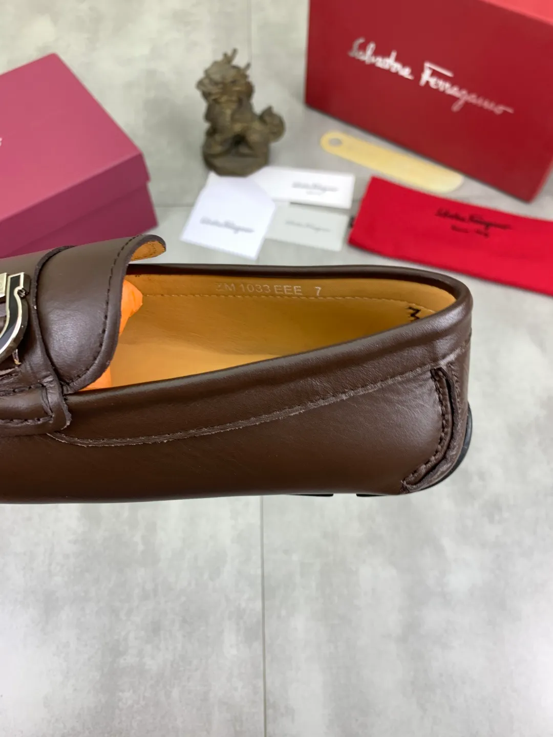 Men's shoes 💰P542 New model, high quality [Ferragamo/Ferragamo] Latest lazy slip-on shoes Original imported calfskin, imported cowhide lining + original luxury metal buckle + original combination outsole Comparison without pressure Code number: 38-45